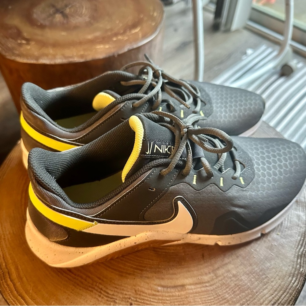 Men’s 10.5 Nike trainers. Only worn a few times.